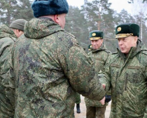 Повышая выучку войск