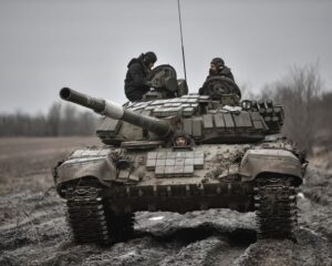 Родной страны беречь покой и славу.