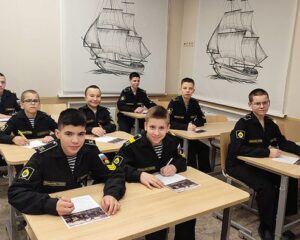 От фронтовых открыток до гуманитарной помощи.