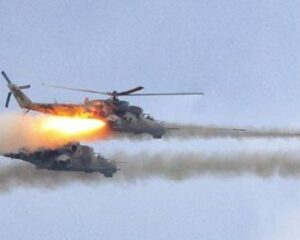 В условиях, приближенных к боевым.