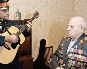 Песня – тоже оружие.