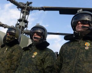 Мужество случайным не бывает, и с Родиной себя не мыслим врозь.