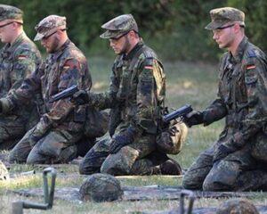 Германия В повестке дня – восстановление призыва.