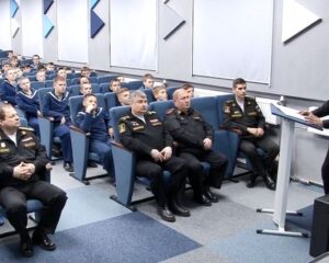 Мечтая об офицерских звёздах.