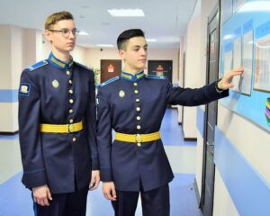 К призванию – одной дорогой.