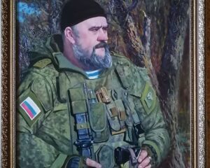Герои спецоперации смотрят на нас.