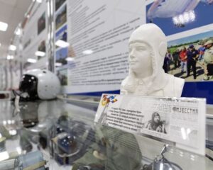 Под золотым созвездием чемпионов.