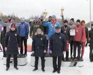 За лидерство сражались девять сборных.