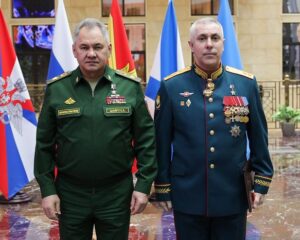 Новые погоны – высшему комсоставу.