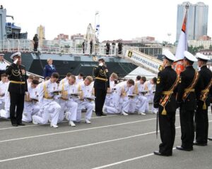 Дорогой вверх от Курсантского сквера.