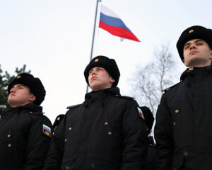 Пополняя гвардейский строй.