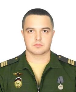 Гвардии сержант Артём ТОМИЛОВ.