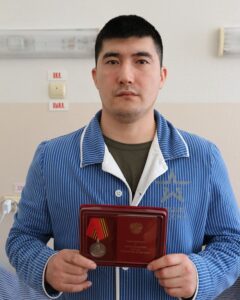 Перед ним «Фурия» падает ниц
