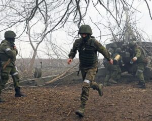 Перед ним «Фурия» падает ниц