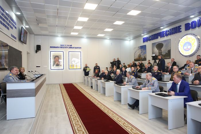 Служил с беззаветной преданностью делу