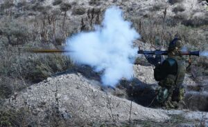 Десантники изгоняют противника из Кременского леса