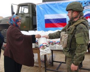 Российские военнослужащие передали жителям Алеппо пять тонн гуманитарных грузов