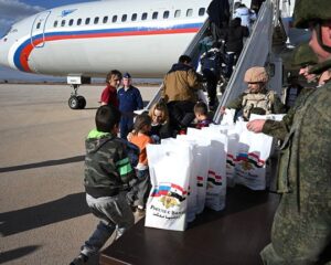 При участии ВКС России на родину из Сирии вернулись 56 российских детей