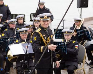 С музыкой во славу флота