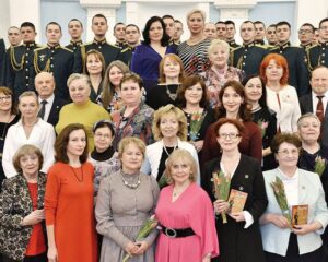Женская рифма бережёт защитников