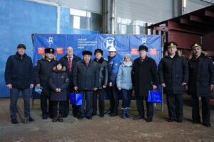 Участники церемонии закладки судна.