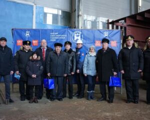 Участники церемонии закладки судна.