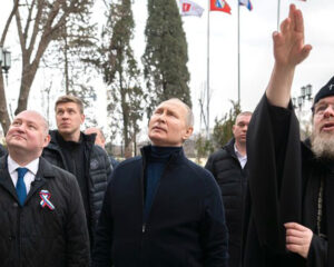 Под пристальным контролем Верховного Главнокомандующего.