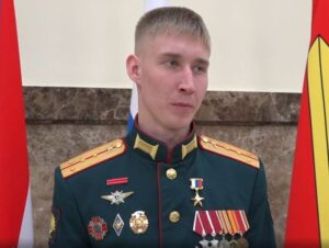 Гвардии капитан Михаил ПЕТЕЛИН.