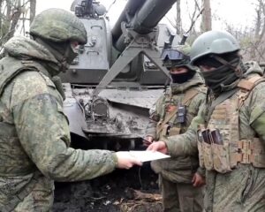 А для тебя, родная, есть почта полевая.