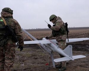 Нанося противнику невосполнимый урон.