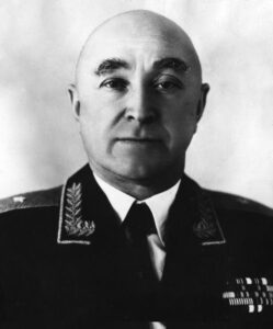 Начальник строительства Георгий Шубников.