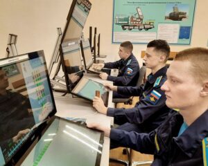 Прийти в войска со знанием дела.