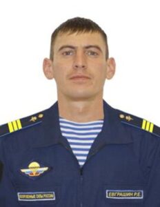 Гвардии сержант Роман ЕВГРАШИН.