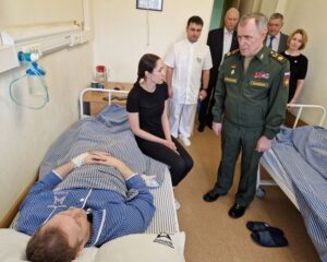 С поклоном за служение Родине
