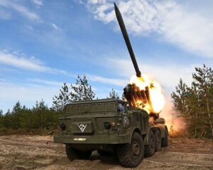 На подвиг ратный вдохновляют достоинство, присяга, верность.