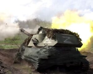 Действуя умело и решительно.