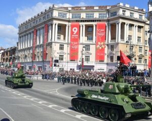 В едином строю под Знаменем Победы.