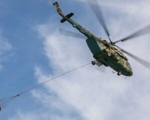 Армия помогает обуздать стихию.