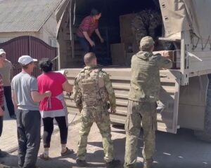 Неиссякаемым потоком.