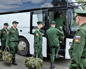 От порога военкомата до воинской части.