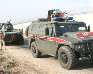 Российские военные полицейские осуществляют патрулирование на севере Сирии