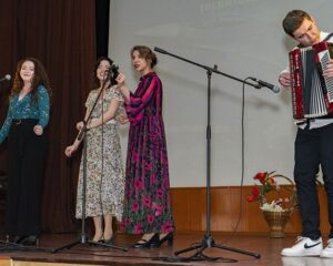 «Синий платочек» согревает души.