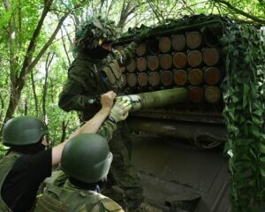 Кто карьеры не делал от солдатских кровей.