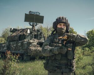 Адресно сопровождать каждого вернувшегося из боя.