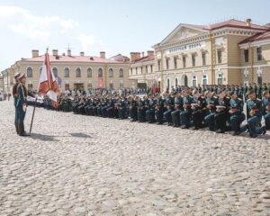 Достойны славы предков.