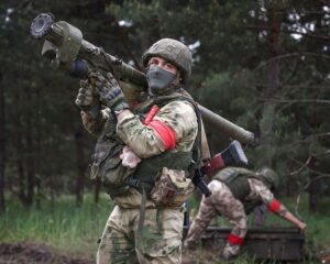 Изматываем противника искусной обороной.