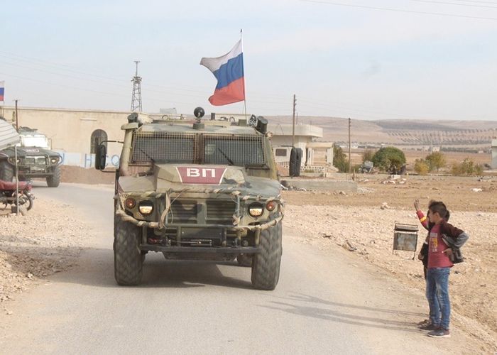 Российская военная полиция продолжает патрулирование на севере Сирии