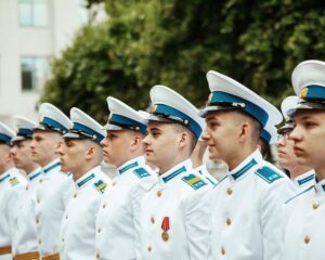 Всемерно развивая самобытные таланты.