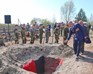 Два медальона из солдатского окопа