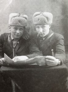 Иван КОЛОС (слева) и радист Дмитрий Стенько.